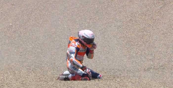 Márquez luego de la caída en Jerez