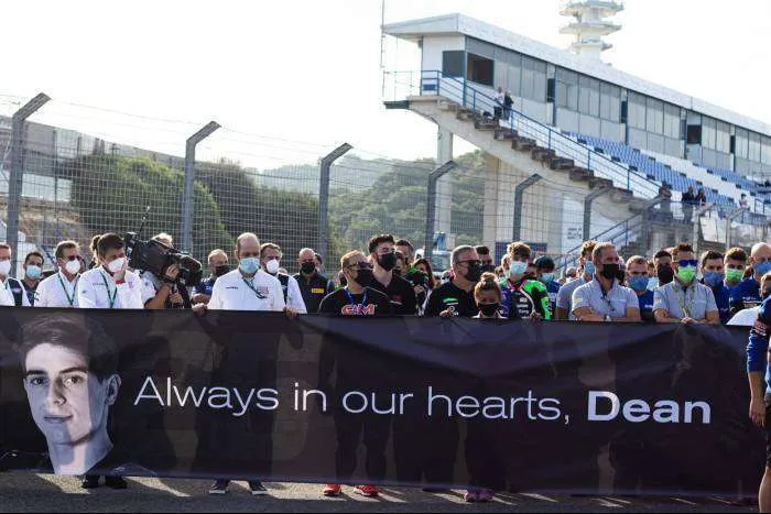Homenaje póstumo a Dean en Jerez