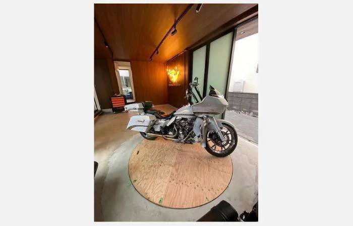 Poco espacio en el garaje para tu moto