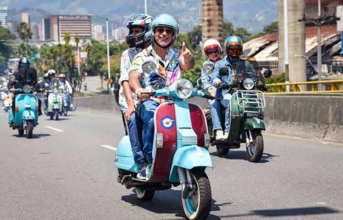 desfile de motos clásicas y antiguas en Envigado
