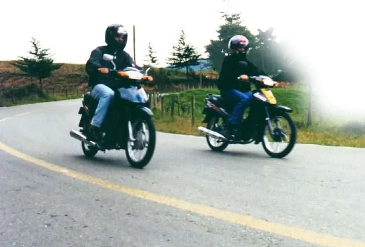 Yamaha Crypton y Honda Biz Frente a Frente