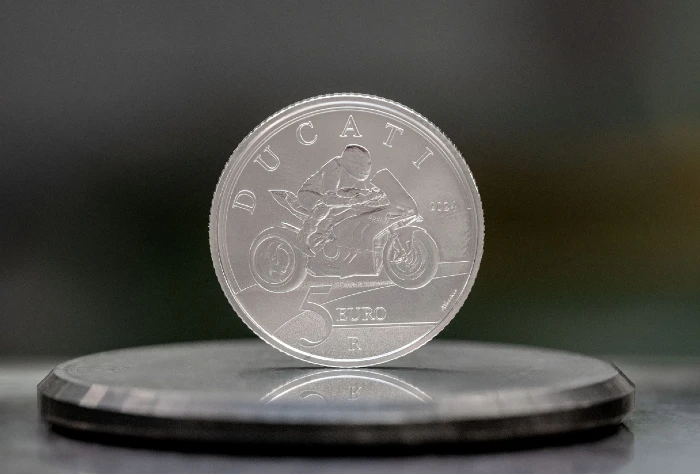Ducati ahora tiene su moneda de plata