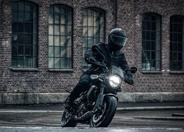 Svartpilen 250 03 Nueva Husqvarna Svartpilen 250 La Revista De Motos